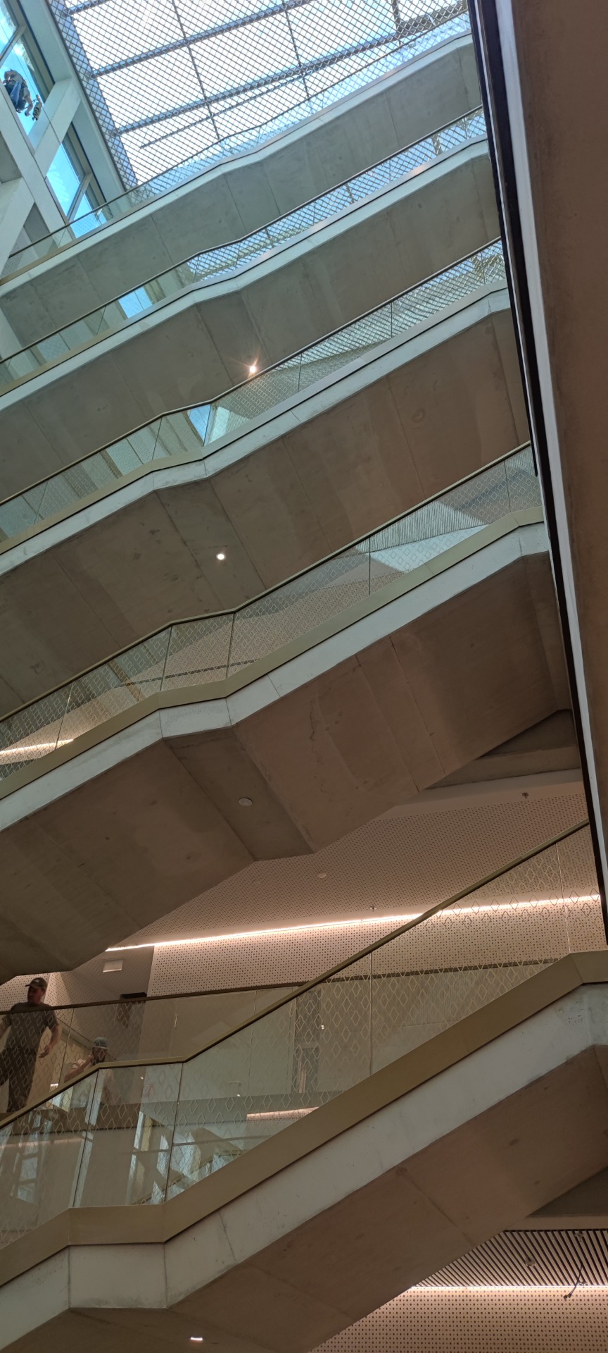 Vonalmenti megfogatásos üvegkorlát Budapest